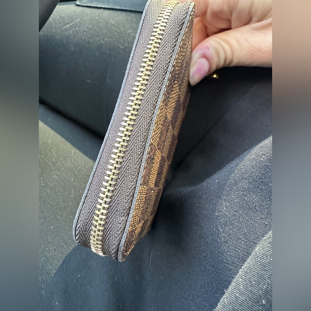 Louis Vuitton Zippy Coin Purse - Picture 4 of 11
